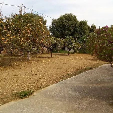 House Near Spasmata Beach 컨트리하우스 *